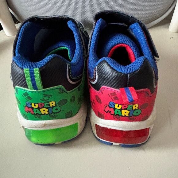 Super Mario Light Up Red Green Heel Mario & Luigi Little Boy's Size 1 Sneakers - Picture 3 of 7